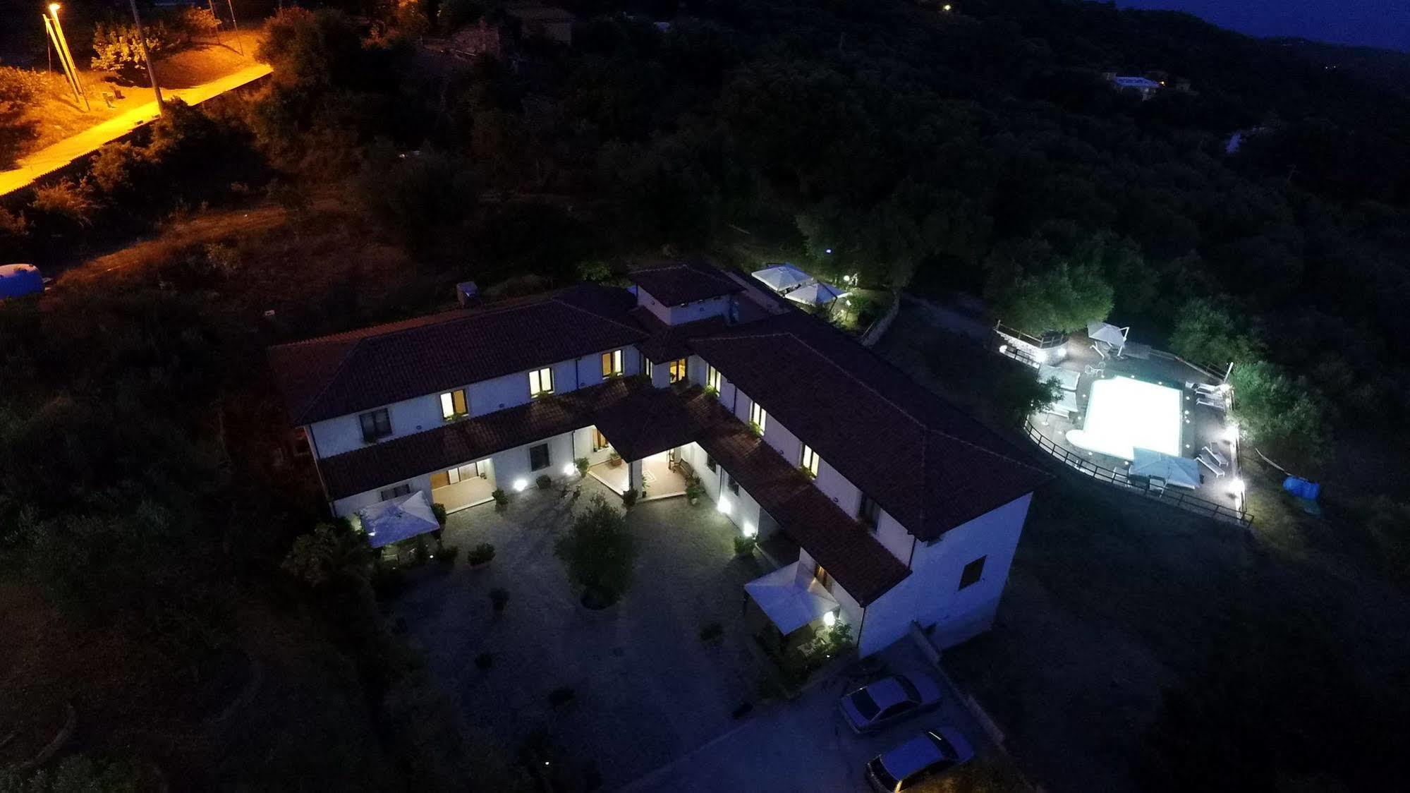 Tenuta Terre Di Bosco Oasi Di Relax Nel Cilento Сан-Джованни-а-Пиро Экстерьер фото